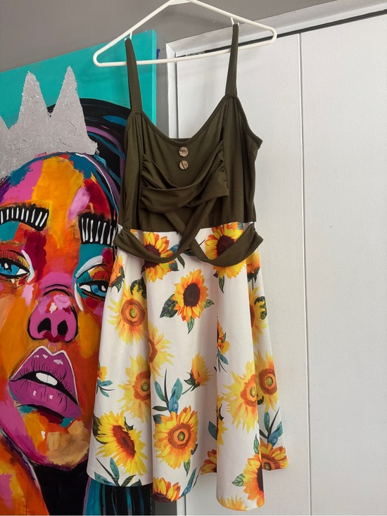 Dresses & Skirts - Boutique Olive Green Sunflower Criss Cross Sundress Size Large